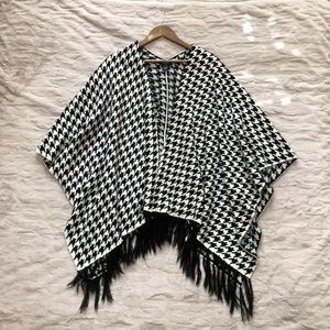 Verve Ami Black and White Fringe Houndstooth Pattern Shawl